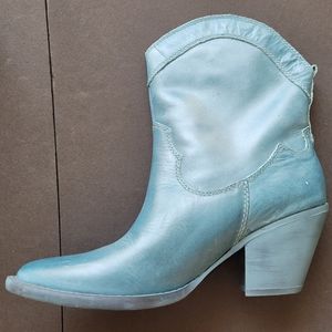 Mojo Moxy Blue Short Cowboy Boots